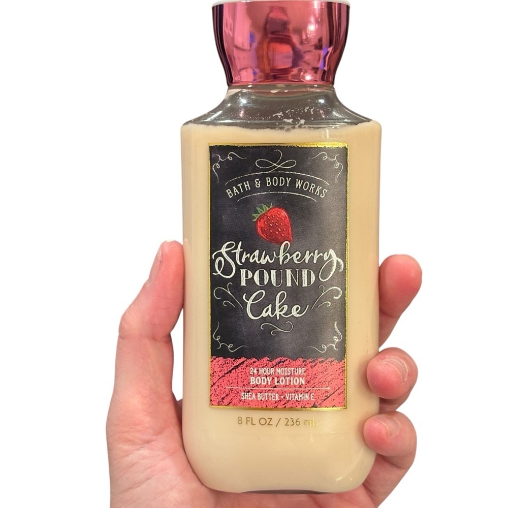 Bath & Body Works Strawberry Pound Cake Body Lotion 8 fl oz
